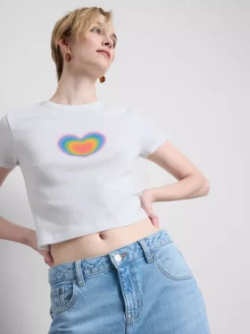 Pamuk ağırlıklı Pride kalpli bebek tişörtü