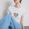 Pamuk ağırlıklı Pride kalpli bebek tişörtü