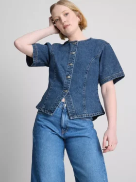 Pamuklu denim, belden büzgülü kısa kollu şortlar