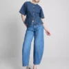 Pamuklu denim, belden büzgülü kısa kollu şortlar Pamuklu denim, belden büzgülü kısa kollu şortlar
