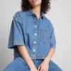 Pamuklu denim kısa kesim kutu kesim gömlek Pamuklu denim kısa kesim kutu kesim gömlek