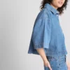 Pamuklu denim kısa kesim kutu kesim gömlek Pamuklu denim kısa kesim kutu kesim gömlek