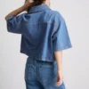 Pamuklu denim kısa kesim kutu kesim gömlek Pamuklu denim kısa kesim kutu kesim gömlek