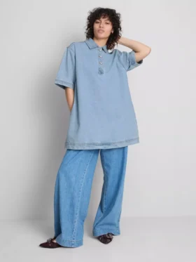 Pamuklu denim yakalı mini düz kesim elbise Pamuklu denim yakalı mini düz kesim elbise