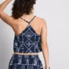 Pamuklu halter yaka oymalı bluz Pamuklu halter yaka oymalı bluz