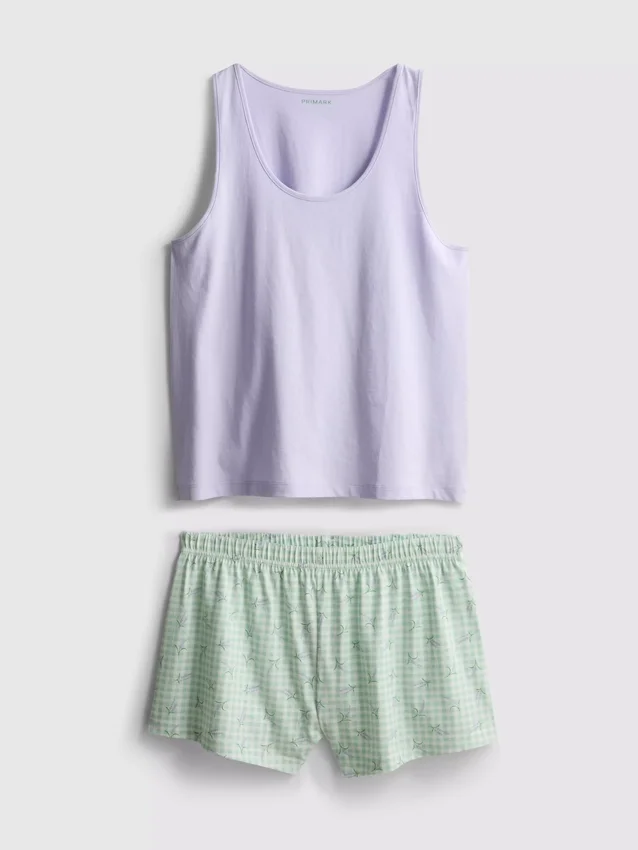 Pamuklu kolsuz üst ve şort pijama Pamuklu kolsuz üst ve şort pijama