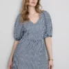 Pamuklu seersucker midi smock elbise Pamuklu seersucker midi smock elbise