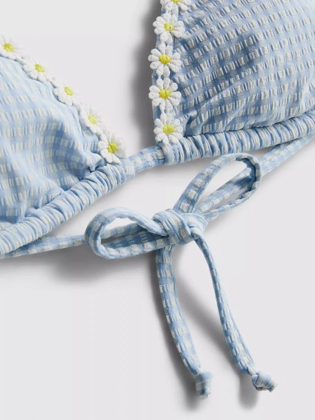 Papatya süslemeli gingham üçgen bikini üstü Papatya süslemeli gingham üçgen bikini üstü