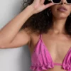 Parıltılı fırfırlı üçgen bikini üstü