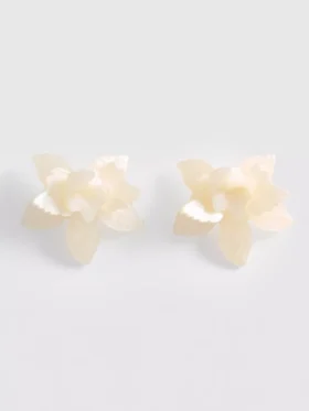 Paula Echevarría çiçek desenli 3D küpeler