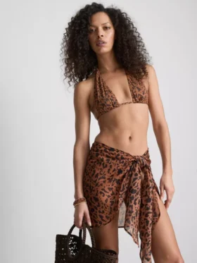 Paula Echevarría leopar desenli halter yaka bikini üstü
