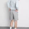 İpli spor şortu İpli spor şortu