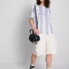 Primark sahnesi | Olivia Rodrigo çizgili futbol forması Primark sahnesi | Olivia Rodrigo çizgili futbol forması