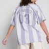 Primark sahnesi | Olivia Rodrigo çizgili futbol forması Primark sahnesi | Olivia Rodrigo çizgili futbol forması