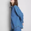 Rahat kesim pamuklu denim düğmeli gömlek Rahat kesim pamuklu denim düğmeli gömlek