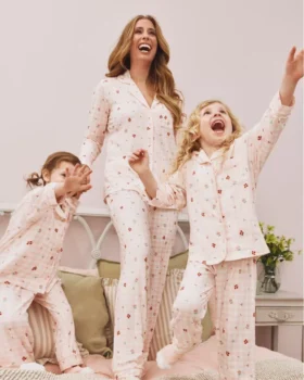 Stacey Solomon kareli erkek tarzı pijama