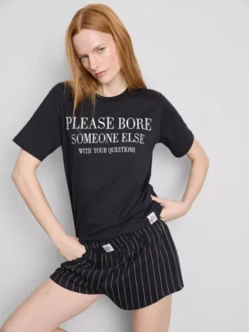 “The Devil Wears Prada” sloganlı kısa pijama