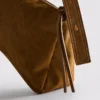 The Edit süet katlamalı çapraz askılı çanta The Edit süet katlamalı çapraz askılı çanta