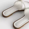 Toka detaylı mule sandaletler