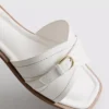 Toka detaylı mule sandaletler
