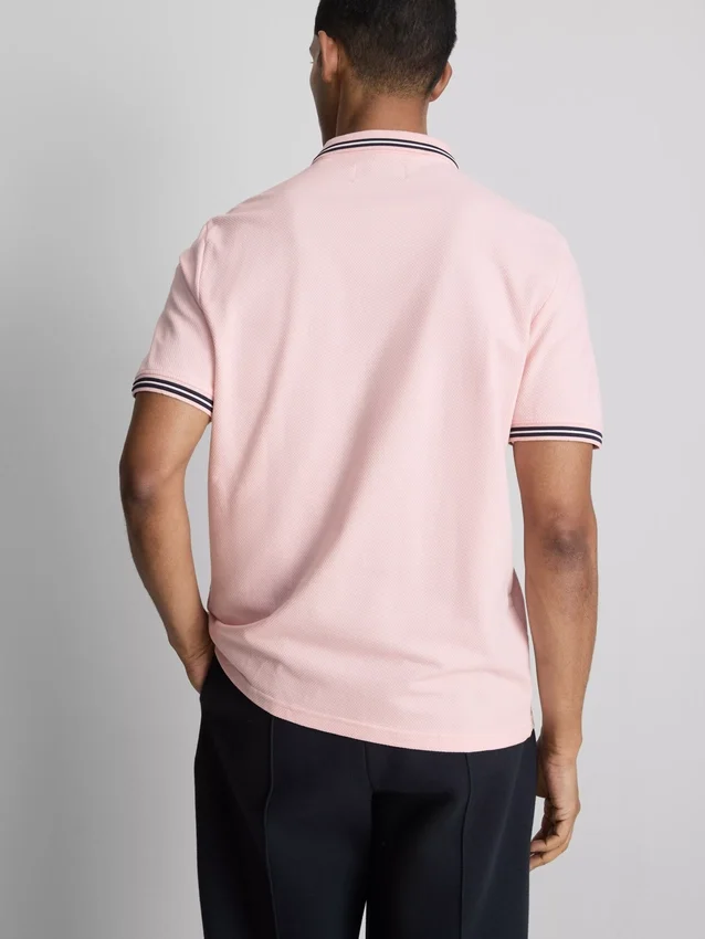 Uçlu yakalı polo gömlek Uçlu yakalı polo gömlek