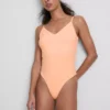 V yakalı askılı bodysuit V yakalı askılı bodysuit