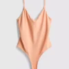 V yakalı askılı bodysuit V yakalı askılı bodysuit