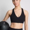 V yakalı, pürüzsüz destekli spor crop top V yakalı, pürüzsüz destekli spor crop top