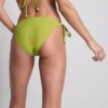 Yanları bağcıklı, nakışlı bikini altları Yanları bağcıklı, nakışlı bikini altları