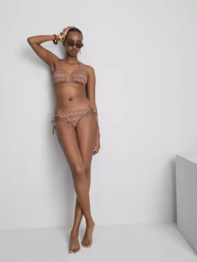 Yanları bağlamalı üçgen bikini takımı