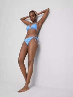 Yanları bağlamalı üçgen bikini takımı
