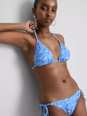 Yanları bağlamalı üçgen bikini takımı