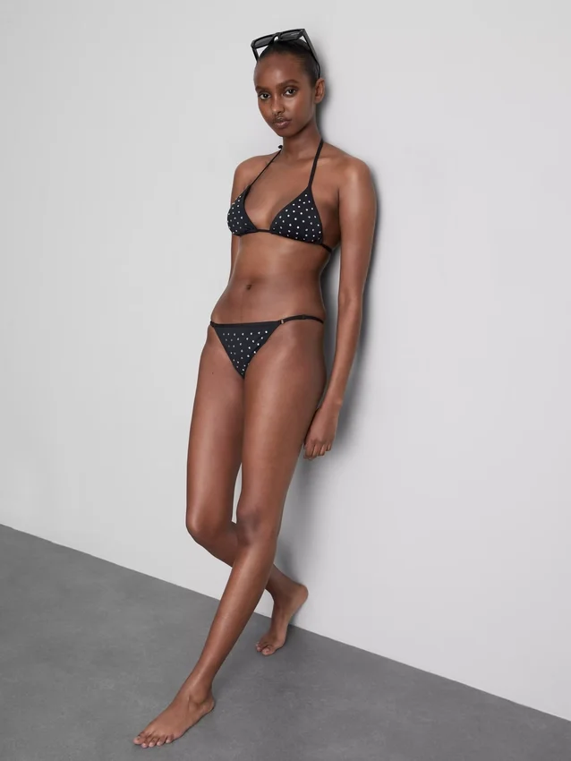 Yapay elmaslı üçgen bikini üstü Yapay elmaslı üçgen bikini üstü