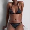 Yapay elmaslarla süslenmiş bikini alt Yapay elmaslarla süslenmiş bikini alt