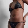 Yapay elmaslarla süslenmiş bikini alt Yapay elmaslarla süslenmiş bikini alt