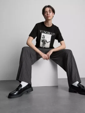 Yungblud kısa kollu grafik şort