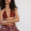 Zincir detaylı üçgen bikini üstü Zincir detaylı üçgen bikini üstü